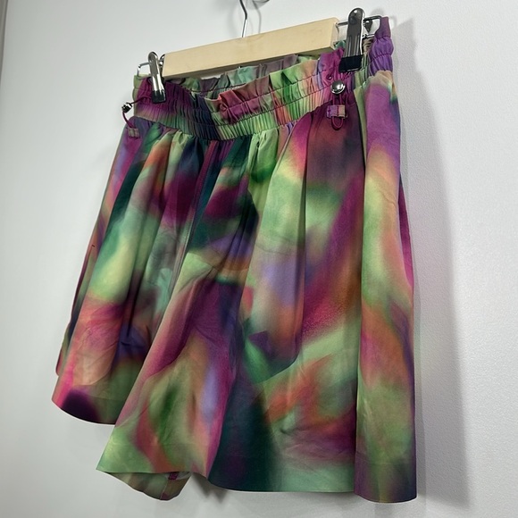 Athleta + Alicia Keys Enlighten Up Flutter Short abstract multicolor size small. - Picture 2 of 11